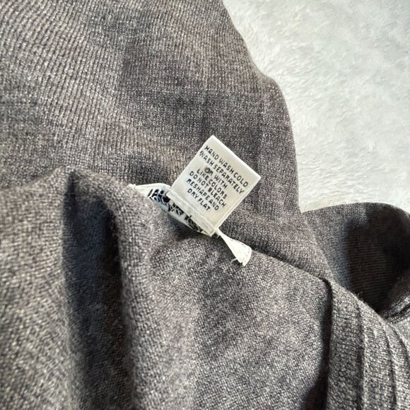 Marisa Christina Womens Gray Italian Merino Wool V-Neck Sweater Size 8 Pullover - Picture 4 of 7